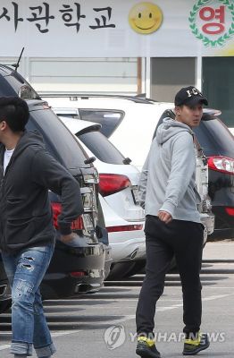 Jour d'engagement - pas très heureux le soldat Hyun-Joong !
