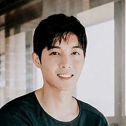 PORTRAIT_HEN55.jpg