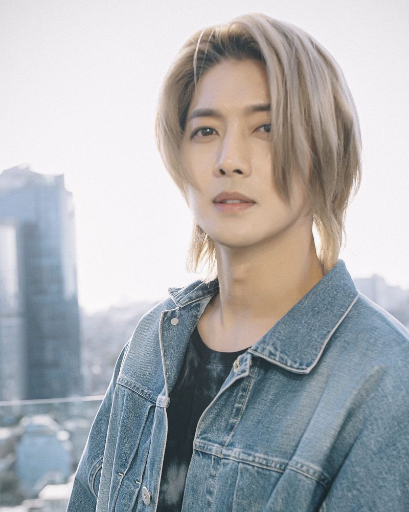 Cliquer pour voir l'image en taille réelle
==============
Kim_Hyun_Joong_FB_23-02-2021_-Behind_MIK.jpg Kim_Hyun_Joong_FB_23-02-2021_-Behind_MIK.jpg